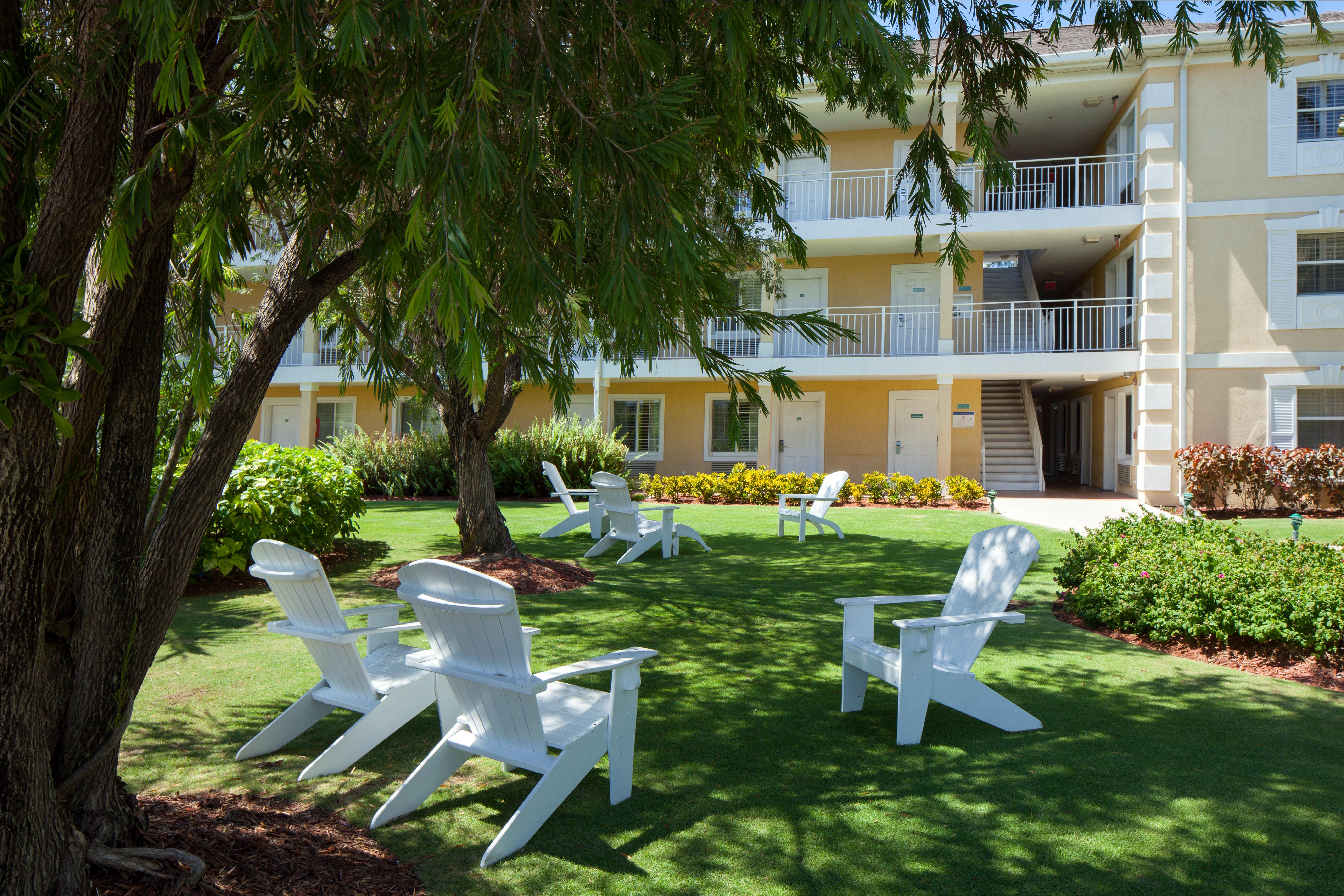 ווסט ביי Sunshine Suites Resort מראה חיצוני תמונה