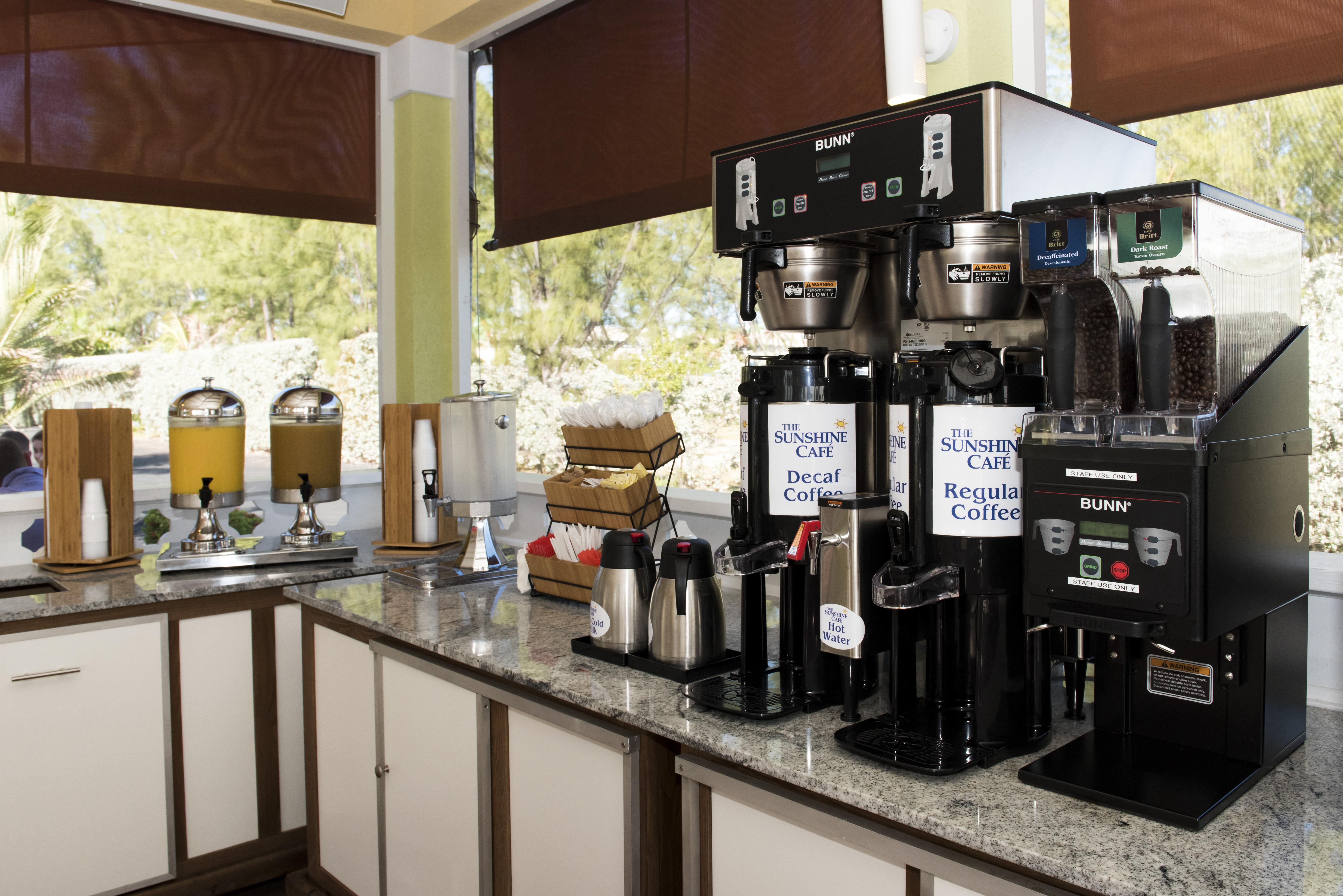 ווסט ביי Sunshine Suites Resort מראה חיצוני תמונה