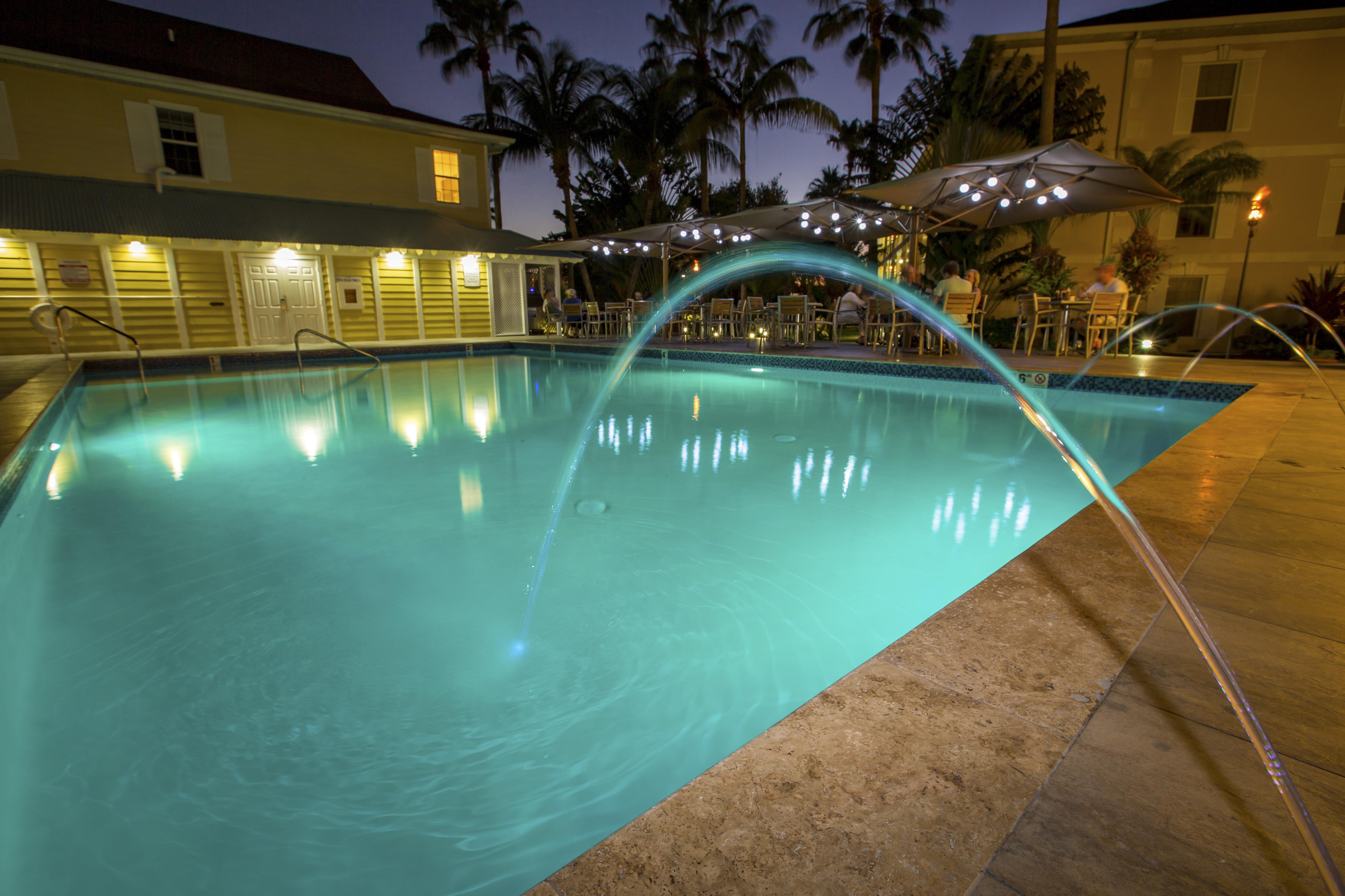 ווסט ביי Sunshine Suites Resort מראה חיצוני תמונה