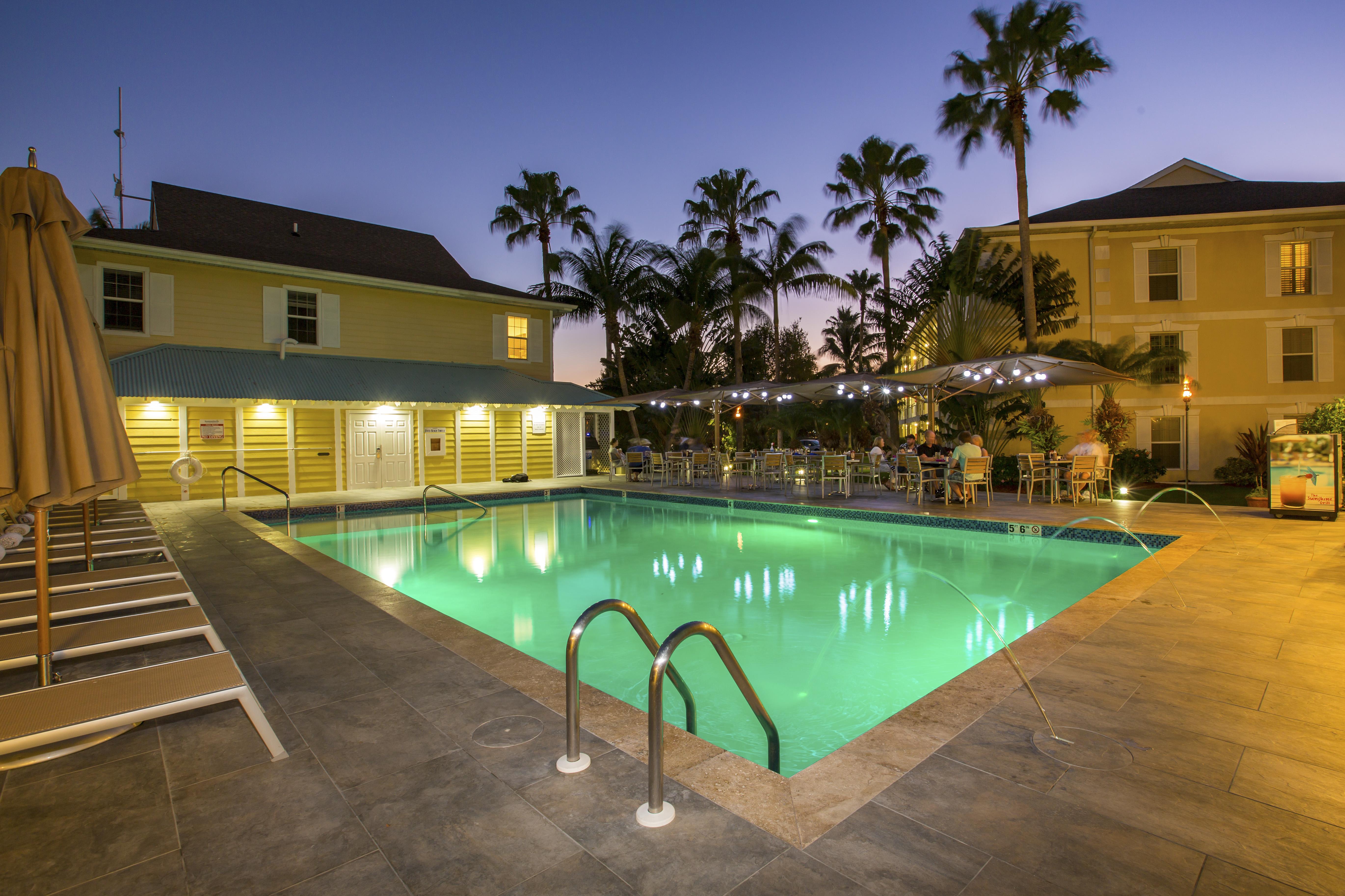 ווסט ביי Sunshine Suites Resort מראה חיצוני תמונה