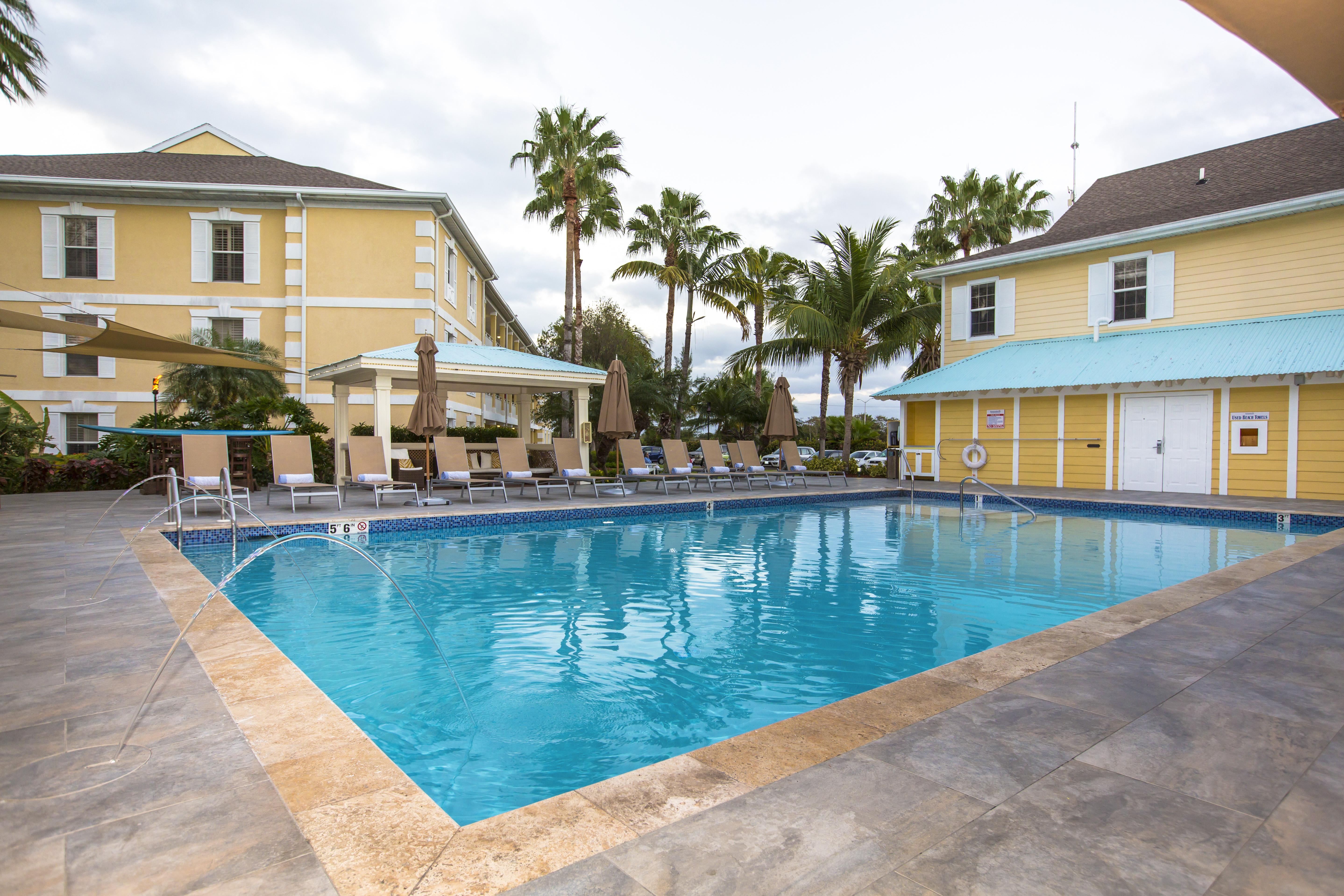 ווסט ביי Sunshine Suites Resort מראה חיצוני תמונה