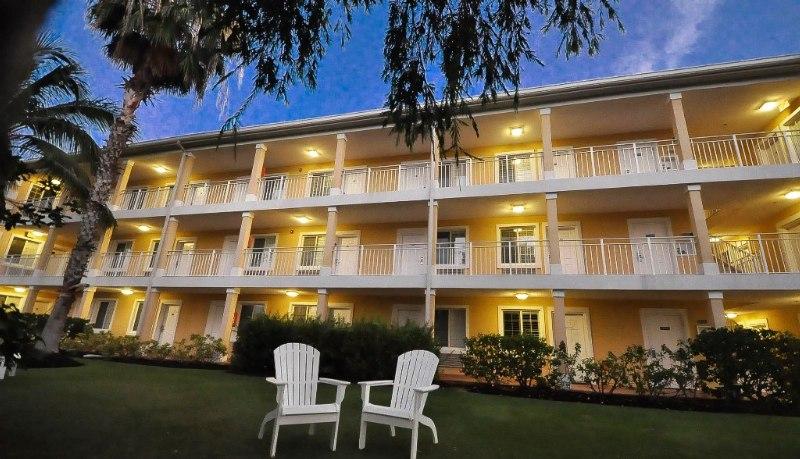 ווסט ביי Sunshine Suites Resort מראה חיצוני תמונה