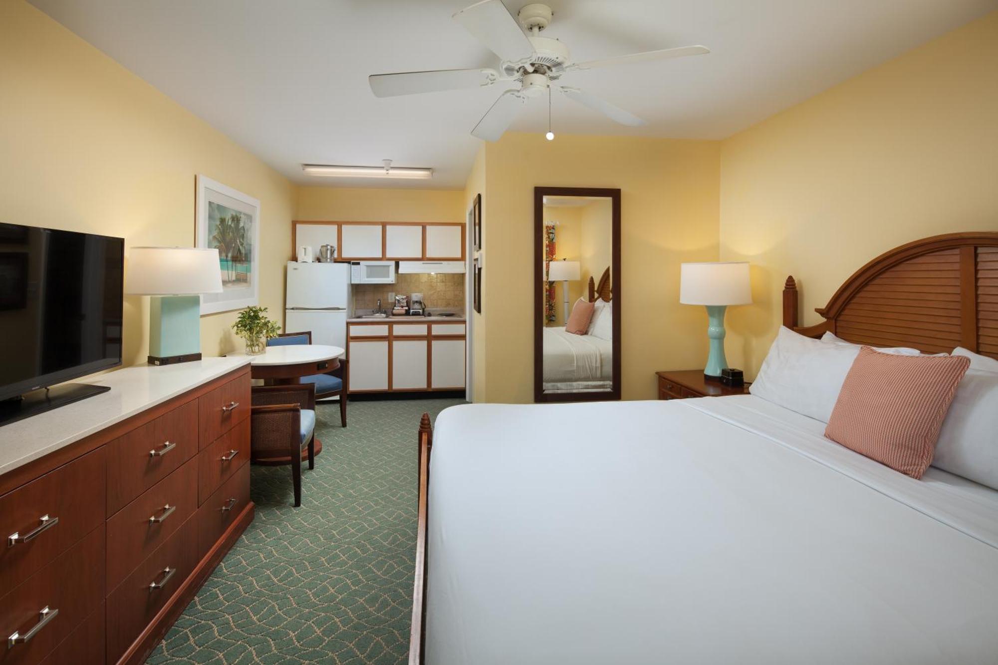 ווסט ביי Sunshine Suites Resort מראה חיצוני תמונה