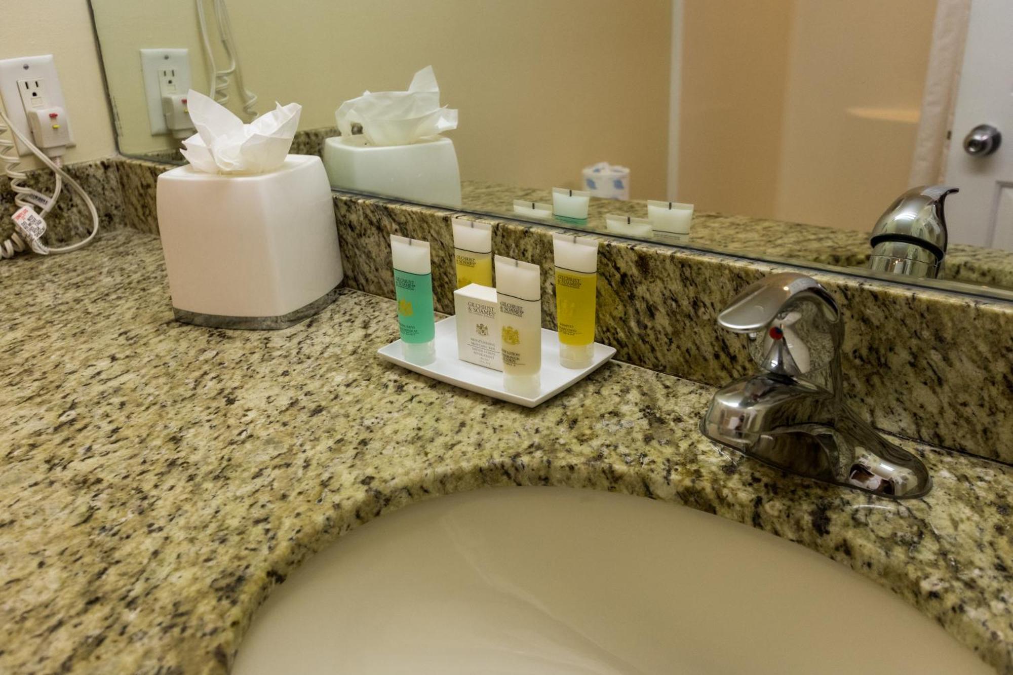 ווסט ביי Sunshine Suites Resort מראה חיצוני תמונה