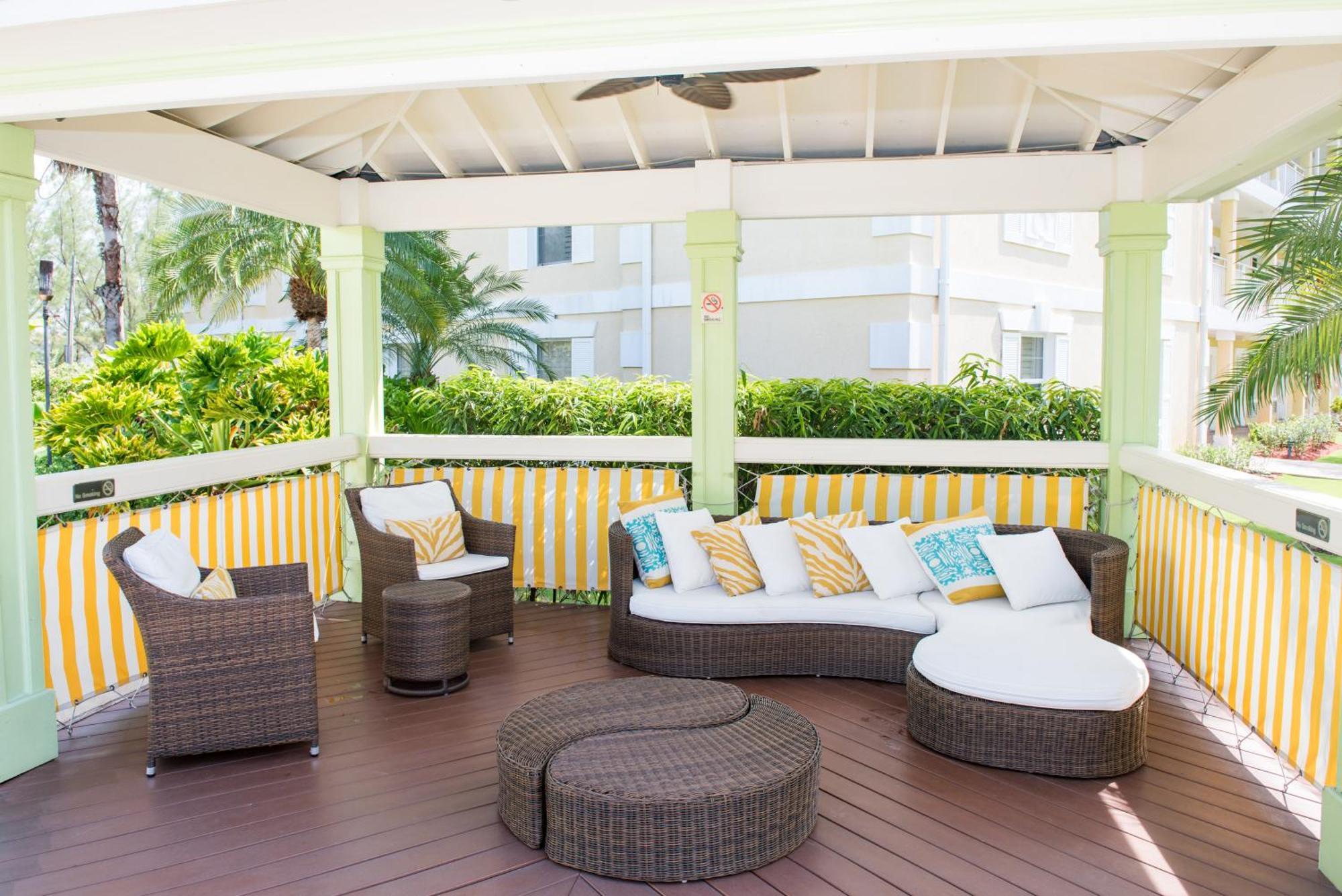 ווסט ביי Sunshine Suites Resort מראה חיצוני תמונה