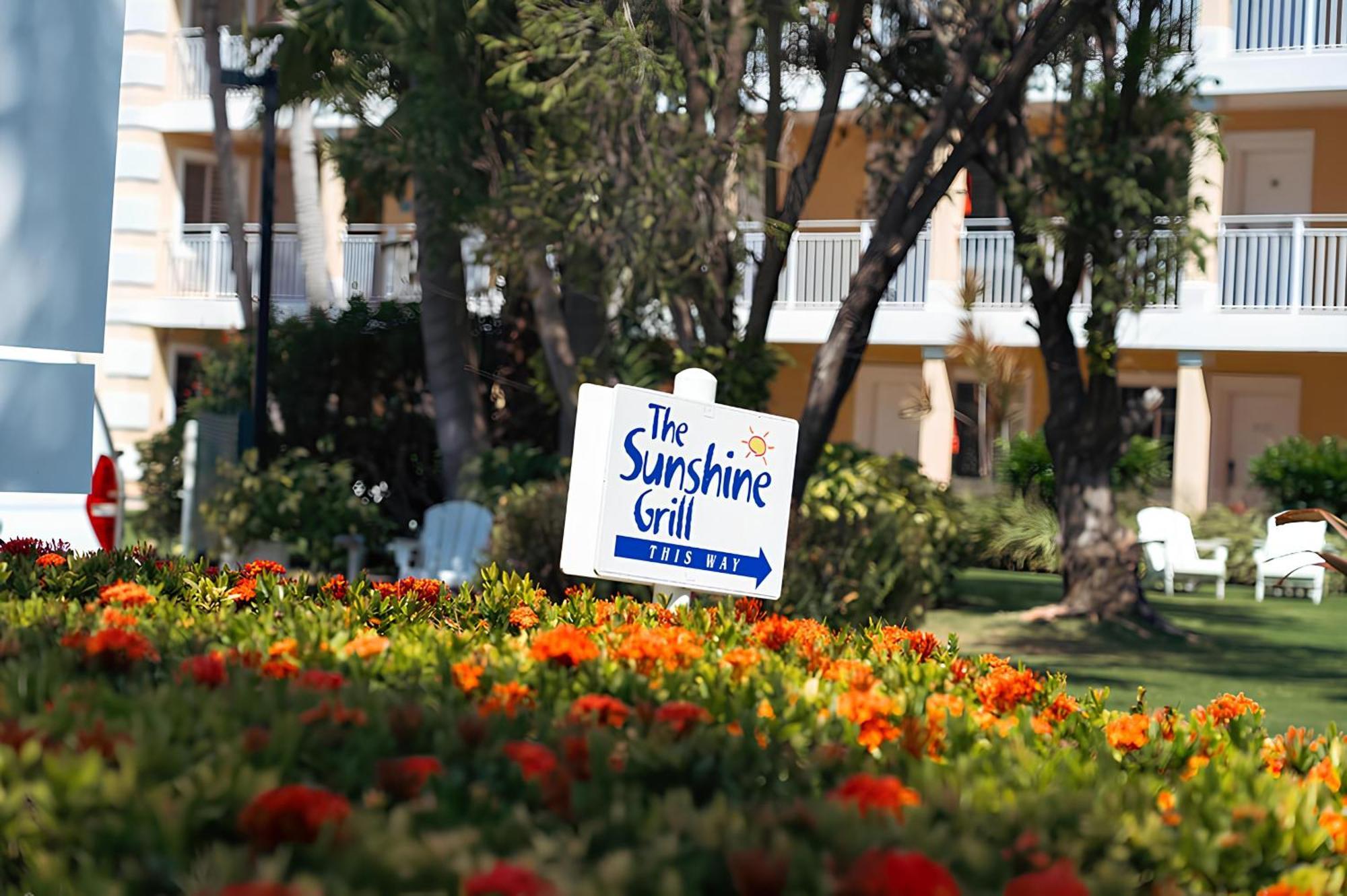 ווסט ביי Sunshine Suites Resort מראה חיצוני תמונה