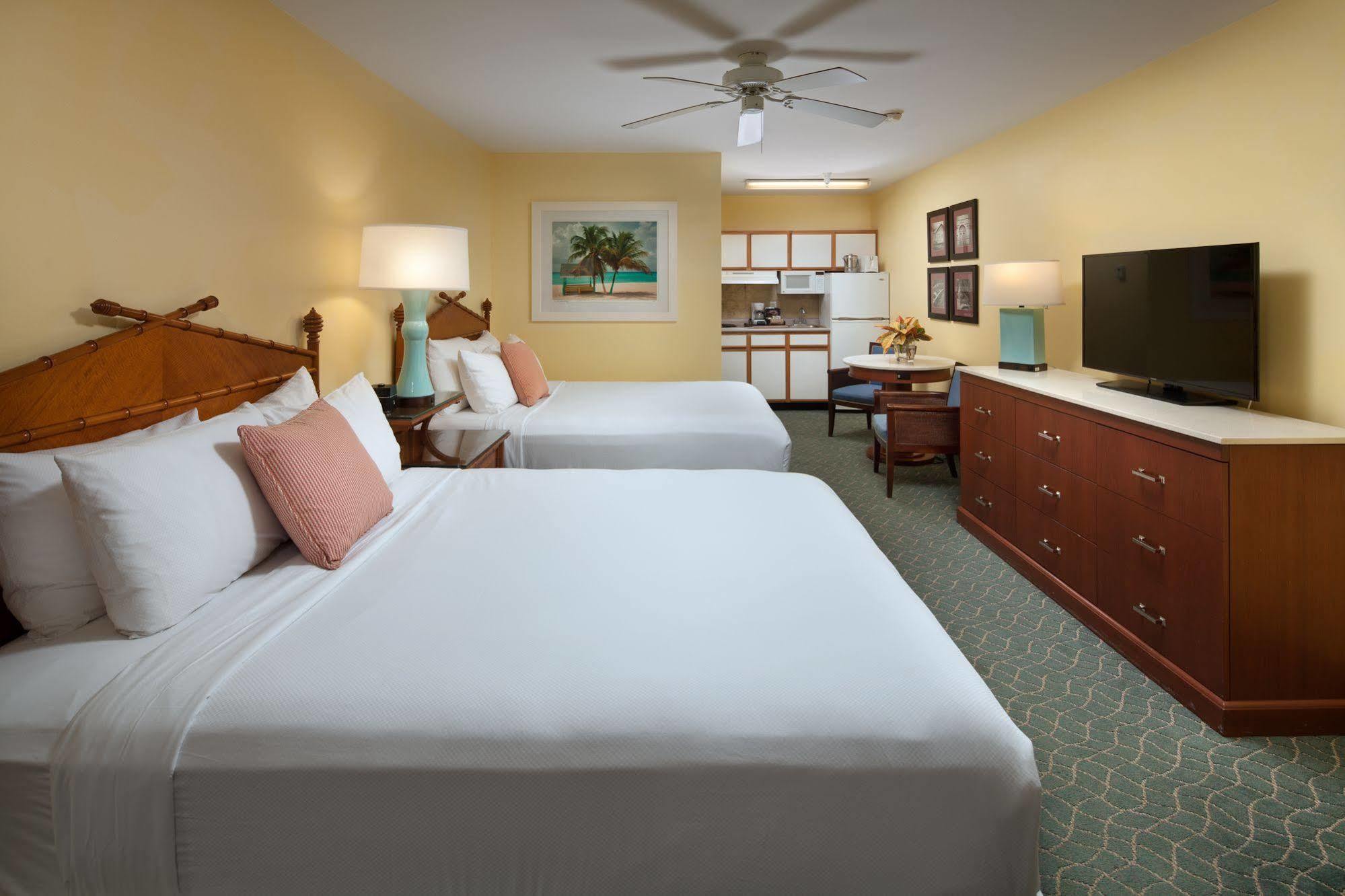 ווסט ביי Sunshine Suites Resort מראה חיצוני תמונה
