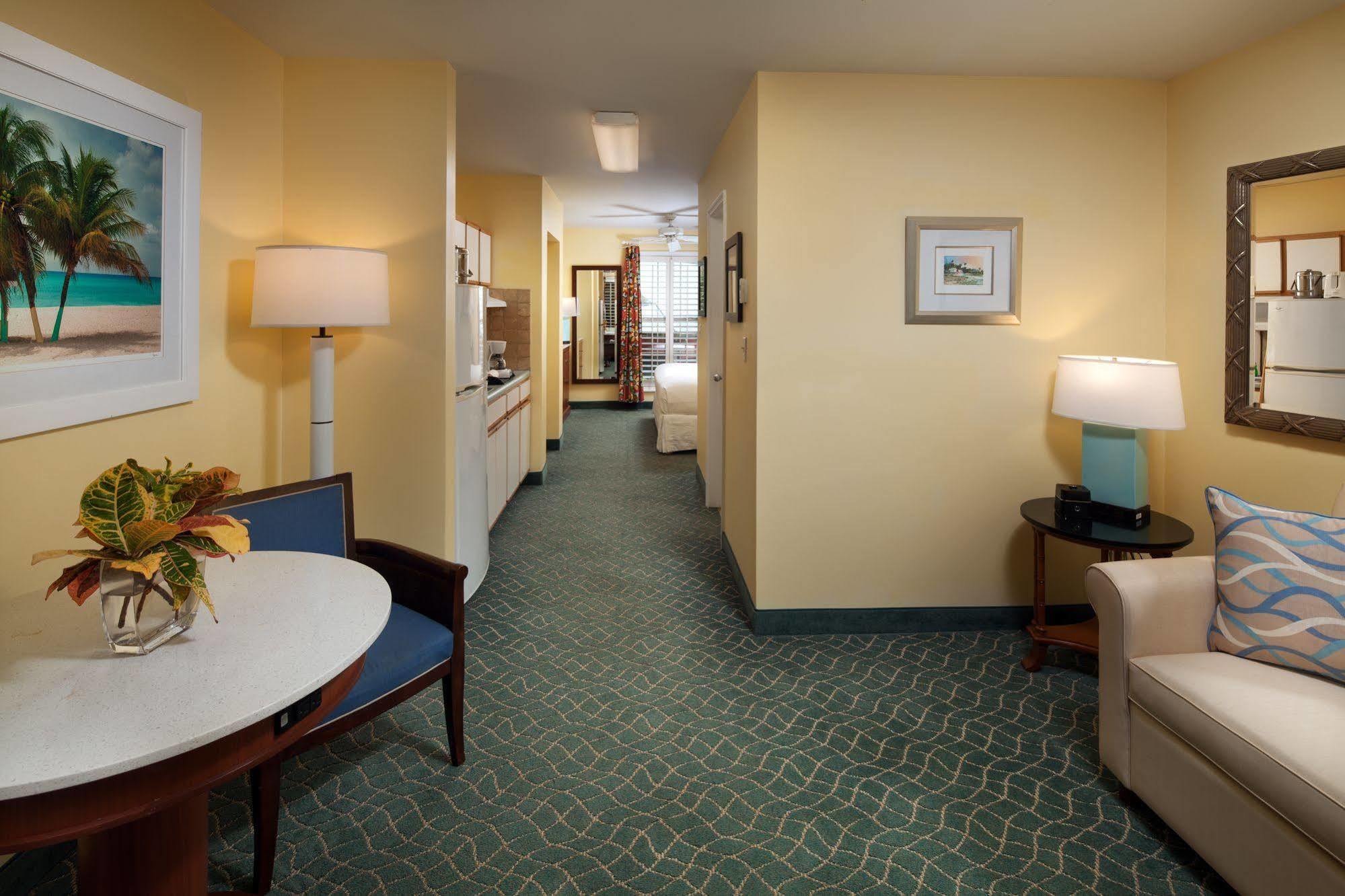 ווסט ביי Sunshine Suites Resort מראה חיצוני תמונה